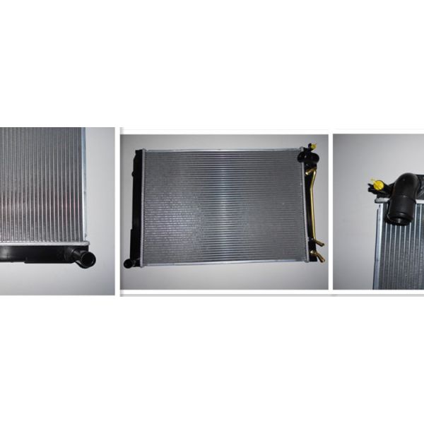 Engine Cooling System Toyota Car Radiator Replacement PA 675*478*26mm
