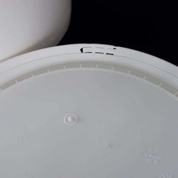 25 30 Liter Capacity Plastic Lubricant Bucket For Liquid Storage Demand