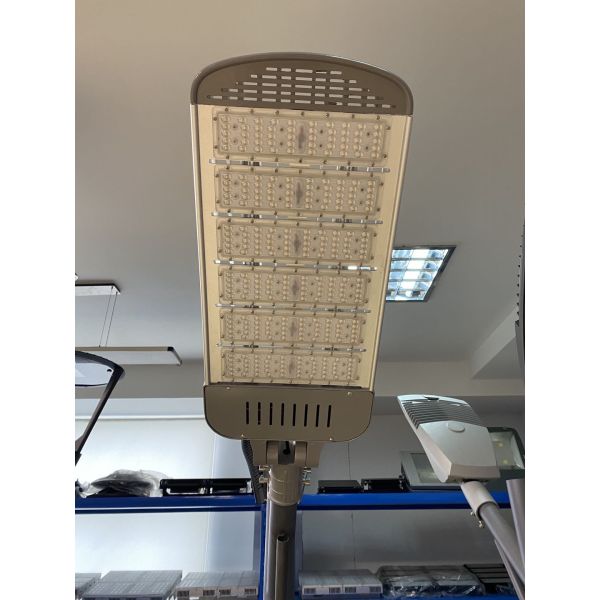 120LM / W 100-270VAC Модульные светодиодные уличные фонари высокой мощности 100W-300W AL Материал 50000hrs Рабочий срок