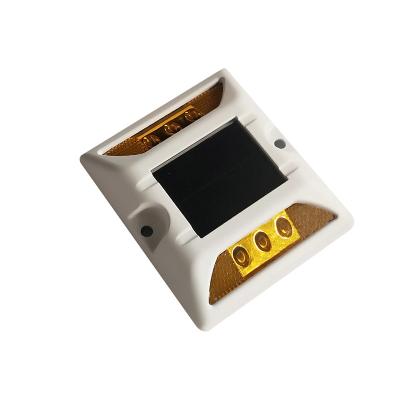 Lightweight Flashing 2V 250MA Solar Cat Eyes Road Stud White Coating