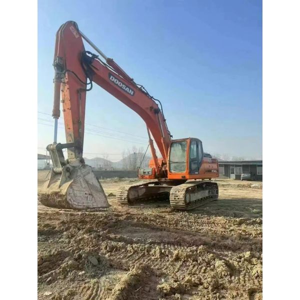 Подержанный экскаватор Doosan DX300LC, из Китая.