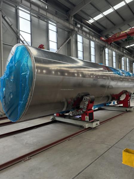 3-axle Aluminum Alloy Oil Tanker Truck CIMC China Truck Oil Tanker Truck Safety Guaranteed