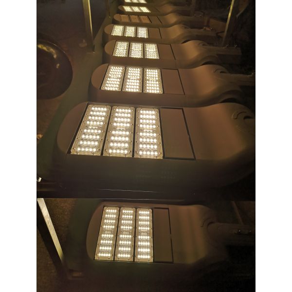 IK10 Overhead Street Lights , High Power Led Street Light Toughened Glass 3 Years Warranty