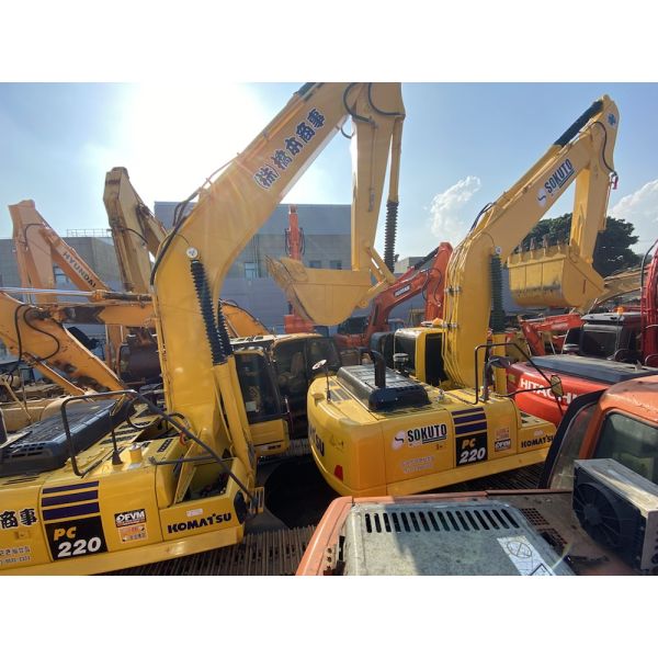 Japon fabriqué de seconde main Komatsu PC220-8 Hydraulique Excavateur 22 Tonnes utilisé Komatsu Digger