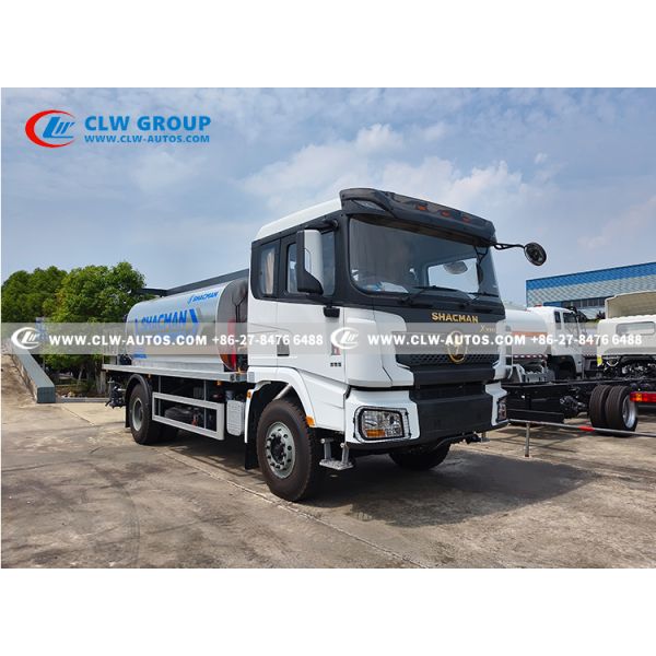 SHACMAN X3000 10m³ Asphalt Distributor Truck Precise Asphalt Spreading For Road Maintenance