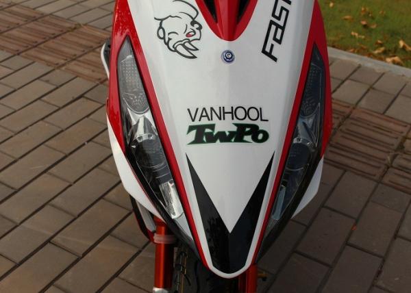 Plastic Body Gas Motor Scooter , Moped Scooters For Adults 80km/h Max Speed