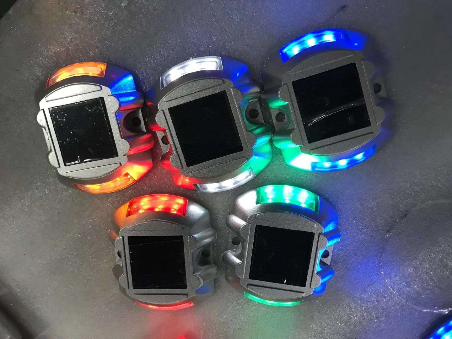Solar LED Road Stud Cat Eye Reflective Raised Road Signs Aluminum Waterproof IP68 High-Intensity Prismatic Traffic Guidance