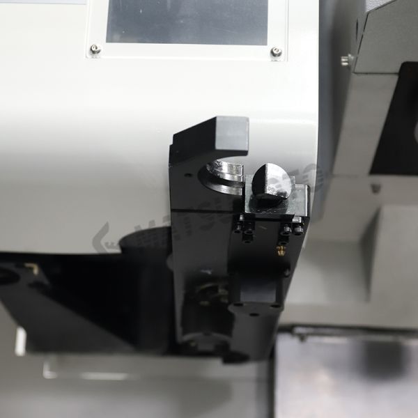 XH7132 Vertical 3 Axis CNC Milling Machine For Metal 6000rpm 8000rpm High Precision
