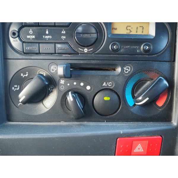 Isuzu Elf Truck 2 Ton Wide Long Low Floor MT Load Size 430/207/38 ETC Aluminum Block Hill Start Assist Leveler Rearview Camera1Spare Tire 2Ton Base 2Ton Car Mission Manual MT Mounting Flat Car 6 Speed