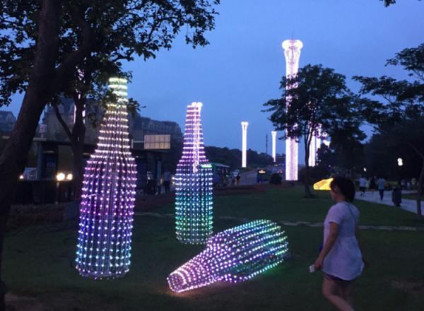 LED Outdoor Iron Art Bottle Modeling Lamp Landscape Lamp Decoration Can Be Customized Full Color Outdoor Creative