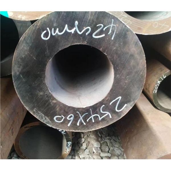 ASME SA 105 Углеродная цепная стальная труба 200 мм Малый диаметр трубы с отличной прочностью для нефтеперерабатывающей промышленности