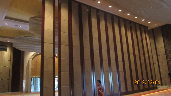 Restaurant Sliding Partition Walls , Folding Wall , Sound Proof Interior Door