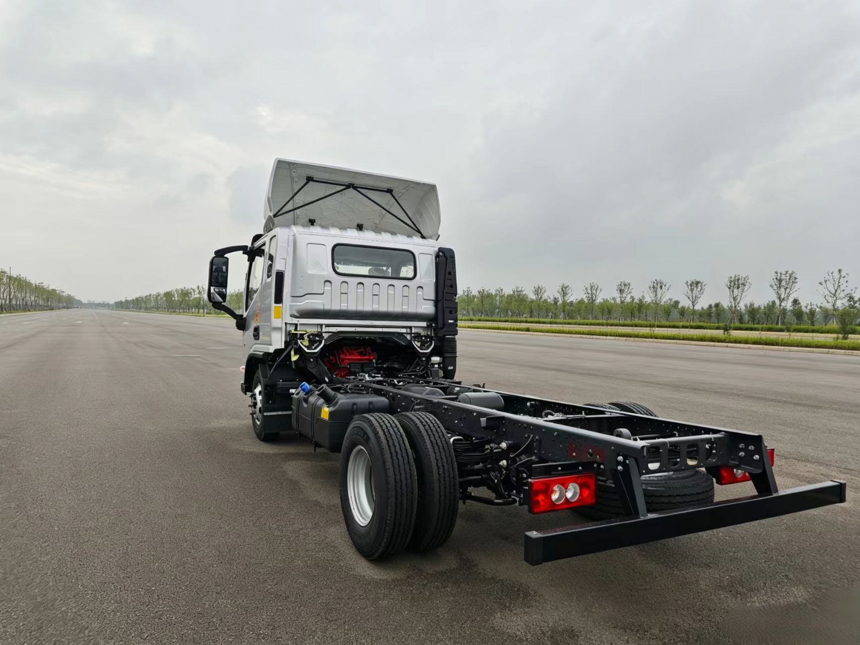  4x2 Light Chassis Cab - 143hp light truck - urban logistics truck - light duty cargo truck