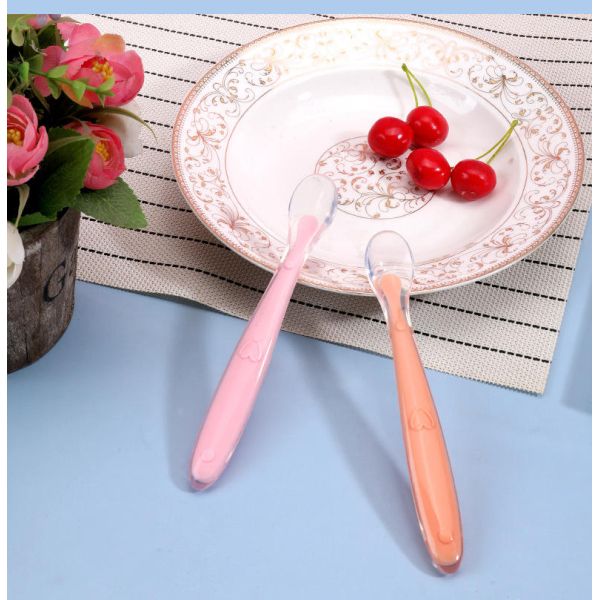 Силиконовая ложка для кормления ребенка