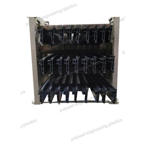 Стальная плесень для PA66GF25 Профиль пластиковой экструзии