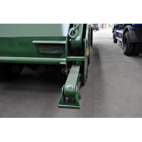 Cheap price SINOTRUK HOWO 6x4 hook lift garbage truck