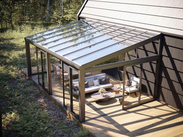 Customized Size Glass Houses for Outdoor Living Smooth Surface Aluminum Frame Sunroom