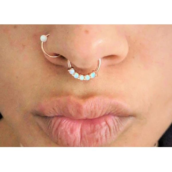 Anneau de septum d'or blanc de triangle d'OEM avec des diamants de 0.1ct 1.3mm