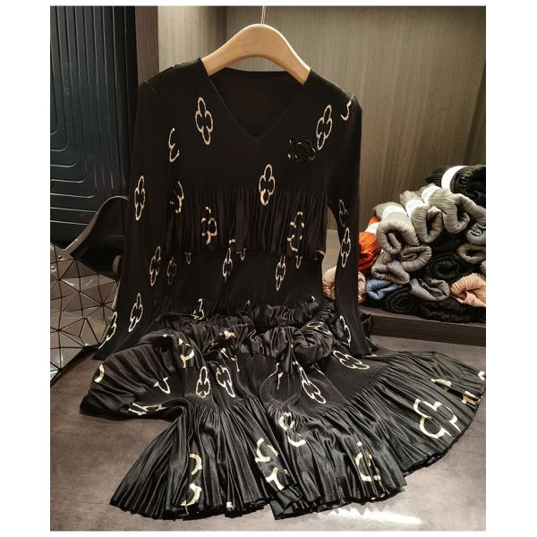Autumn Casual Mid-Length Ruched Dress for Plus Size Moms Loose Fit Printed Chiffon Solid Style Floor-Length Dress