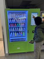Augmentez le succès de votre entreprise de collations avec un distributeur automatique de collations et un système de surveillance de la date d'expiration en temps réel