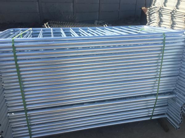 Zinc Coated Steel Pedestrian Crowd Control Barriers For Sport Ground