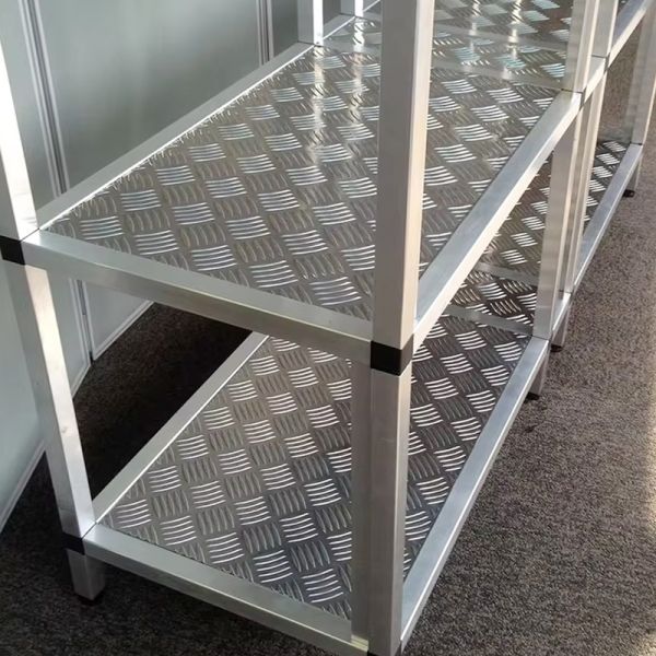 1050 3003 4 x 8 aluminum diamond plate sheets laminated aluminum foil are primarily used as anti-slip and decorative materials.