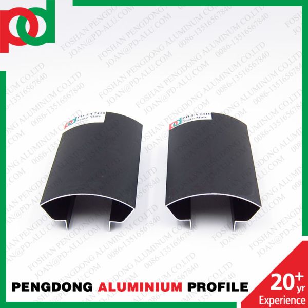 Des tubes de clôture en aluminium de couleur grain de bois pour pergola, balcon et monture sont exportés vers l'Amérique du Sud