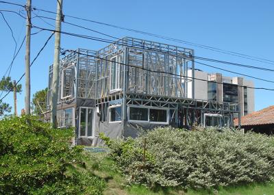 Casa pré-fabricada de aço branco com estrutura de casa ICC EN-1090