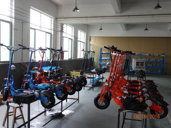 2016 fashion and high technology Carbon Fiber Folding 2 wheel Electric Scooter with 10.4Ah