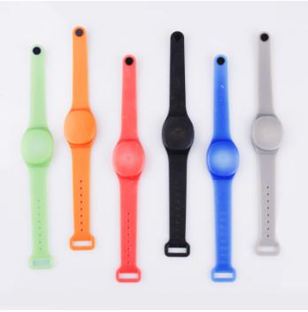 Portable IP67 Bluetooth Beacon Tag , NRF52832 Wristband Beacon