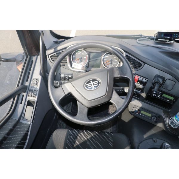 FAW Jiefang CA5320 J6P тяжелый грузовик холодильный грузовик дизель 12 передач 420 л.с. 8х4 9,2 м грузовой ящик Три двери