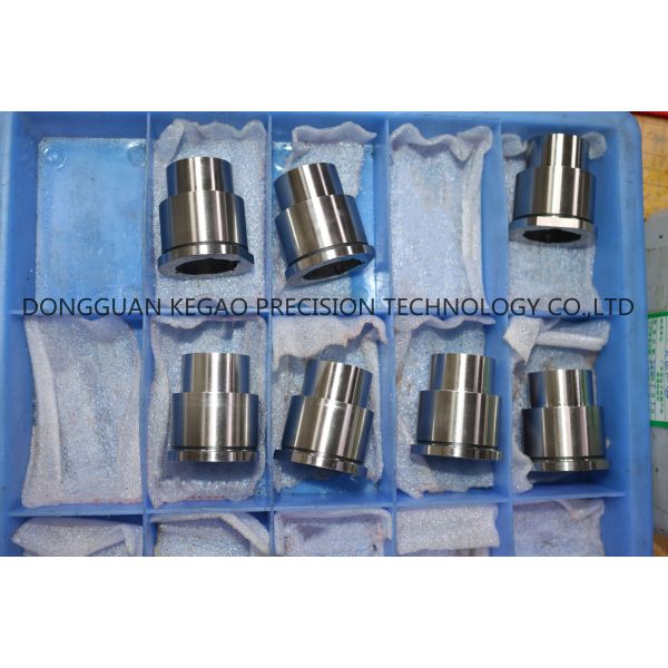 Сторона автомобильных деталей инжекционного метода литья HPM7 передвижная вводит 40 HRC