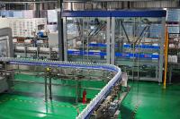 48,000 botellas por hora producción de agua embotellada línea completa incluyendo sistema de tratamiento de agua y soplado, llenado y sistema de tapón sitio del cliente