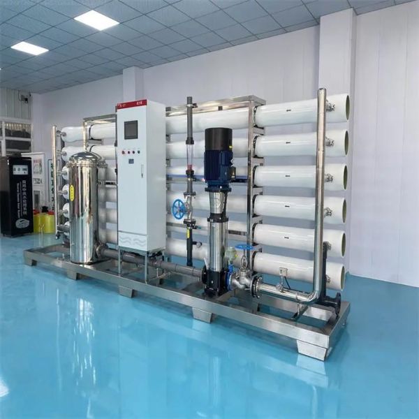 500LPH RO Water Treatment Equipment with PLC Control and Stainless Steel Construction for Efficient Water Purification