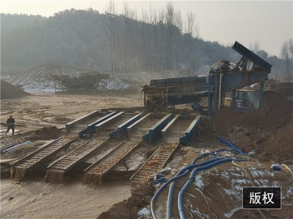 Highe Tension Steel 200TPH Solid And Gravel Washing Plant With 4 Sluice Boxes