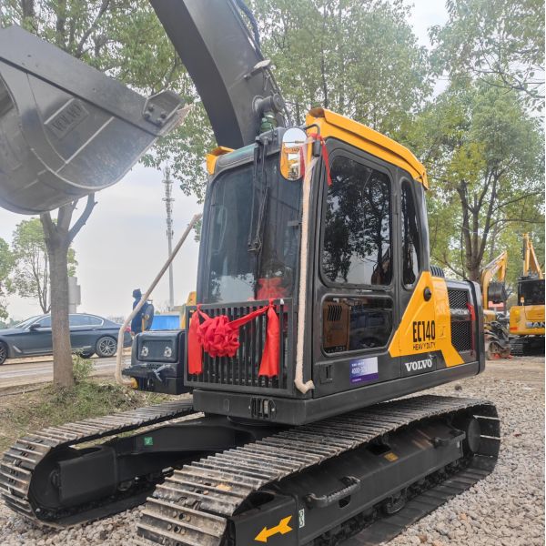 Secondhand Excavator Machinery Trader Used VOL EC140 14 Ton Crawler Digger 77.4kw