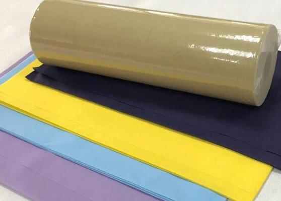 Petit pain non tissé coloré de nappe de TNT pour le polypropylène 100% de noce