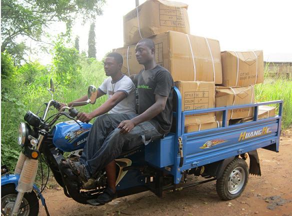 Blue Fuel Motor 150CC Cargo Tricycle With Round Headlight Load 800kg
