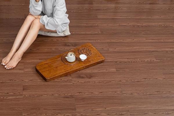 1.8mm LVT Wood Vinyl Plank Floor Wood Embossed With Adhesive Glue