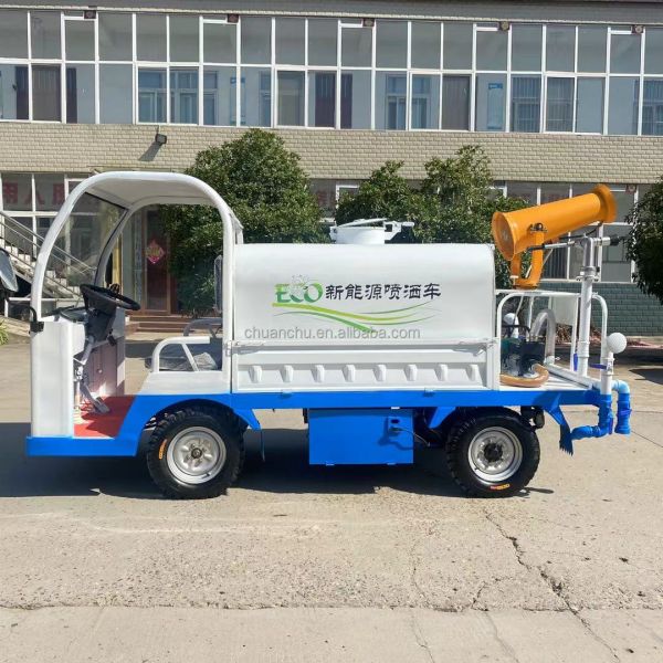 Véhicule de pulvérisation de brouillard électrique pur à quatre roues pour économie d'énergie et protection de l'environnement