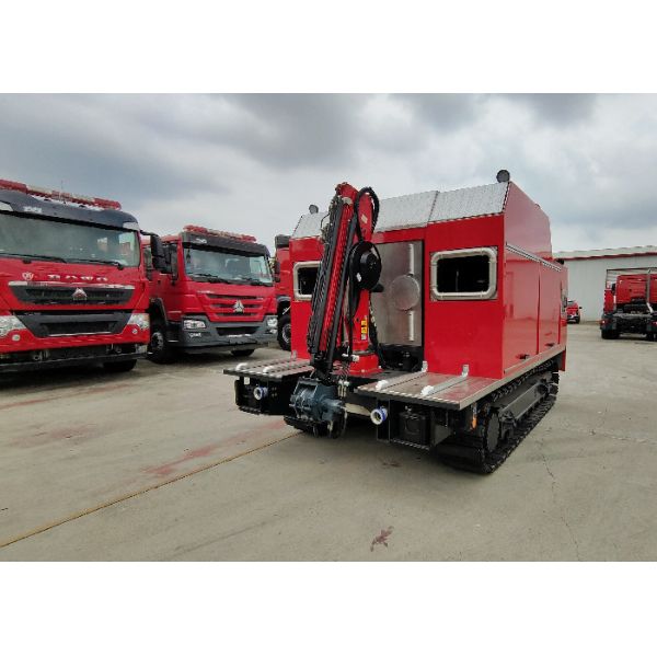 Crawler водозабора отслеживая пожарную машину топливозаправщика