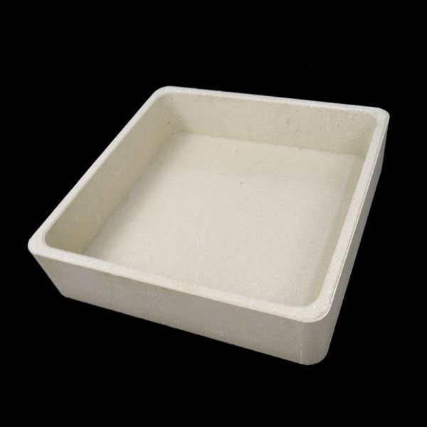 Smooth surface refractory sagger manufactured for firing operations delivering high temperature resistance and toughness