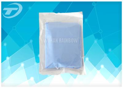 O isolamento descartável cirúrgico de pouco peso veste a resistência do sangue da tela 3ply
