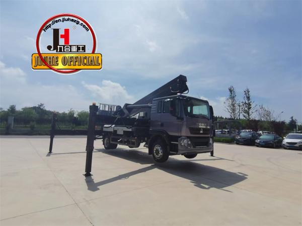 JIUHE SINOTRUK HOWO 4*2 plataforma de elevação hidráulica caminhão 45m caminhão montado plataforma de trabalho aéreo com balde