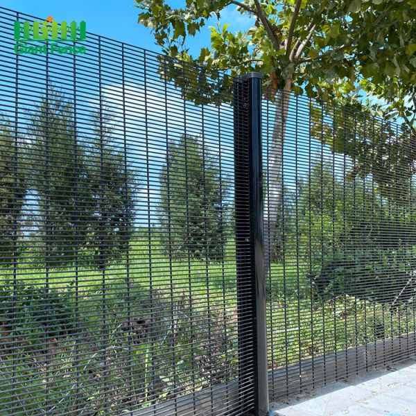 2.4m 358 Anti Climb Security Fencing Anti Cutting Mesh For Residential Garden