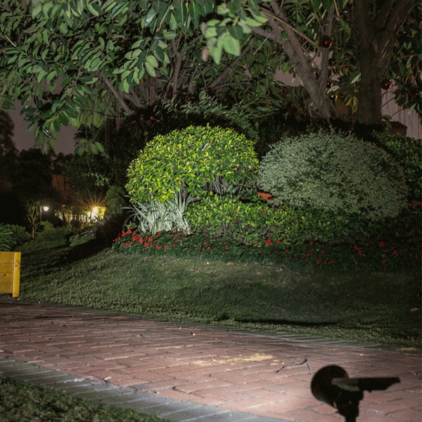 Remote Control IP44 Outdoor Solar Spotlight 180 Degree Adjustable