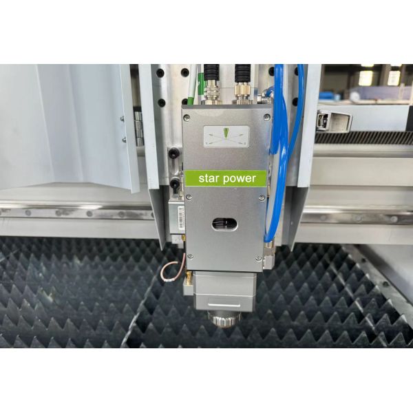 Сервоуправляемая лазерная режущая машина с ЧПУ для ручной работы