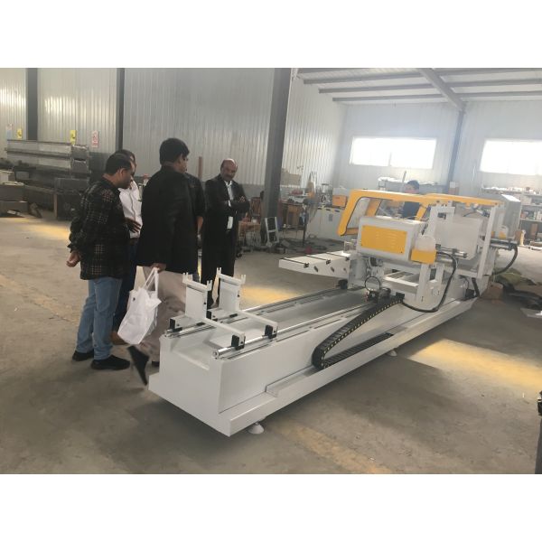 Машина алюминиевого окна КНК автоматическая