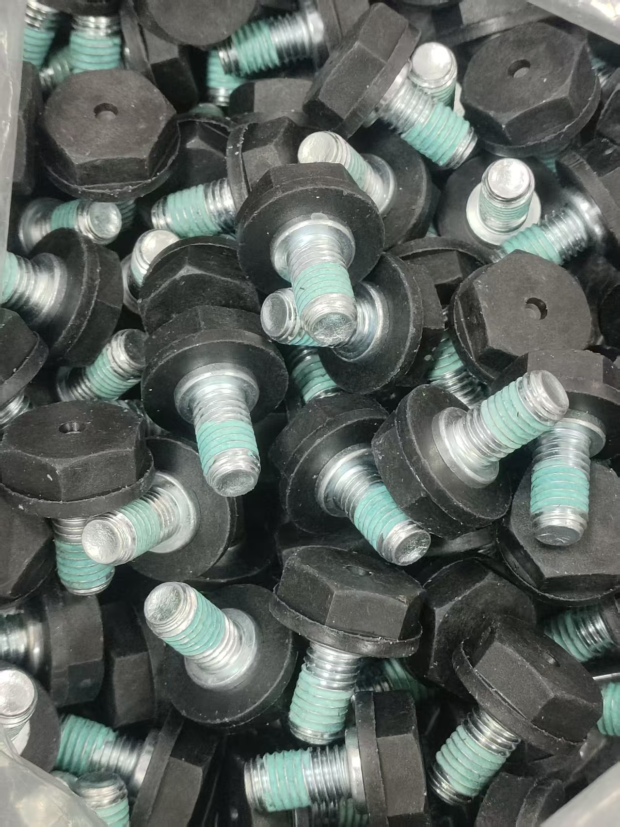 PP+GF Glass Fiber Reinforced Plastic Bolts For Lead Acid Battery Assembly