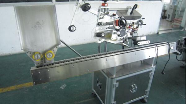 Horizontal Round Bottle Labeling Machine Full Automatic In Production Line
